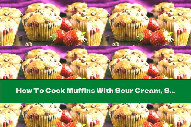How To Cook Muffins With Sour Cream, Strawberries And Chocolate - Recipe