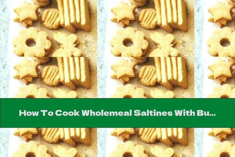 How To Cook Wholemeal Saltines With Butter And Yellow Cheese - Recipe